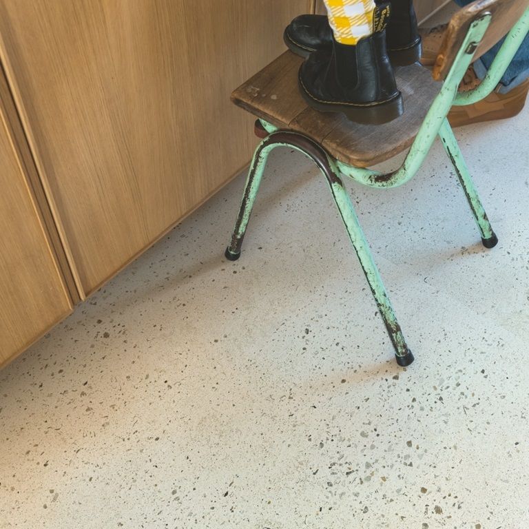 Quick Step Vinyl Luxury Tile Alpha Illume Pebble Concrete AVMTU40276